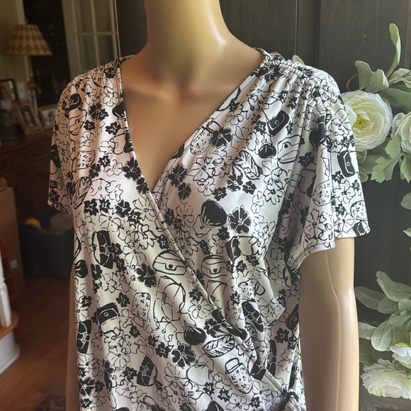 Valerie Stevens Dresses & Skirts - NWT XL Wrap Dress short sleeve Valerie Stevens Waist Tie Purse Knee Length White
